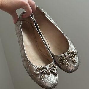 Stuart Weitzman Quarry Flats Quilted Chain Bow 8 - Metallic Silver Gold Leather